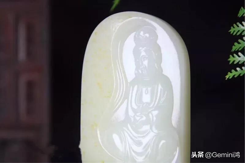 和田玉籽料墨玉和山料墨玉的区别,和田玉青花籽料和山料打灯对比图