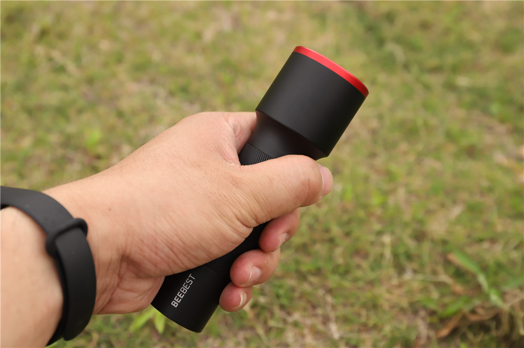 小米极蜂强光变焦手电拆解视频,小米强光手电筒