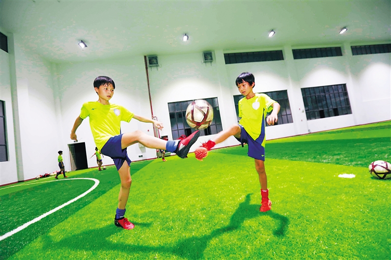 魅力琼中掀起足球旋风
