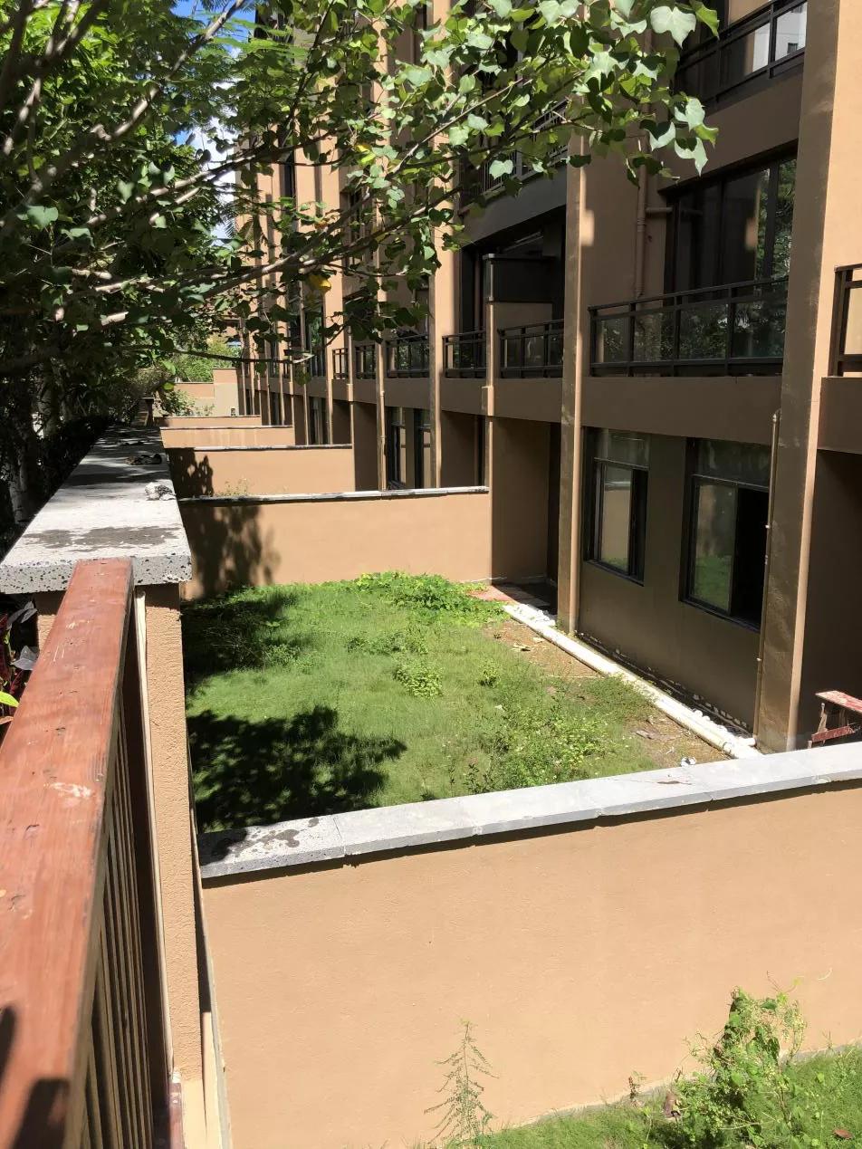 三亚楼盘违建,三亚标志性的三栋楼违建