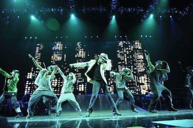 迈克尔杰克逊演唱会死亡人数,迈克尔杰克逊演唱会昏迷的人