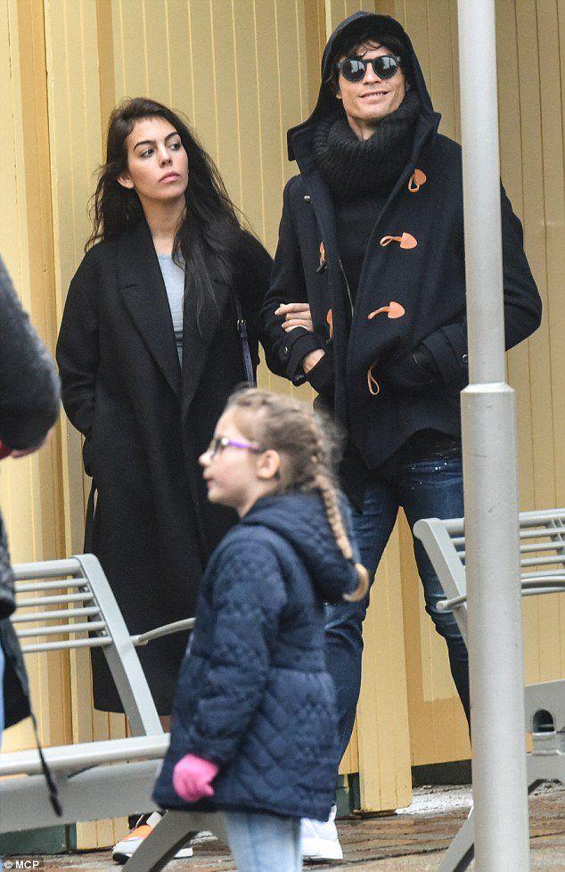 拿下亿万身价花花公子，从柜姐变第一富婆，她人生堪比偶像剧