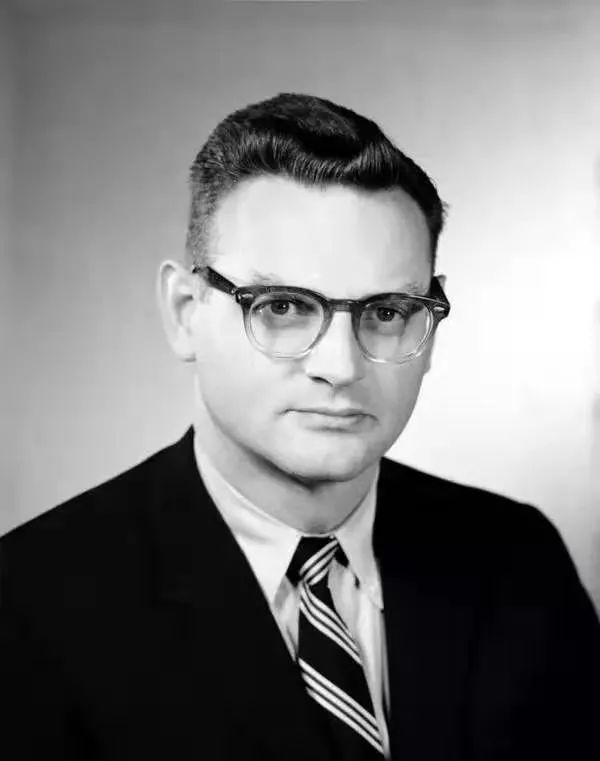 54岁失业，97岁获诺贝尔奖，保持终身学习的人到底有多牛逼