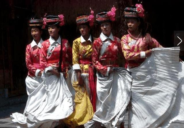 特殊民族的繁衍方式是什么,最奇葩的民族繁衍方式