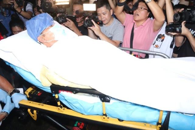 任达华出院后首谈遇袭,任达华被刺紧急回港哥哥探望