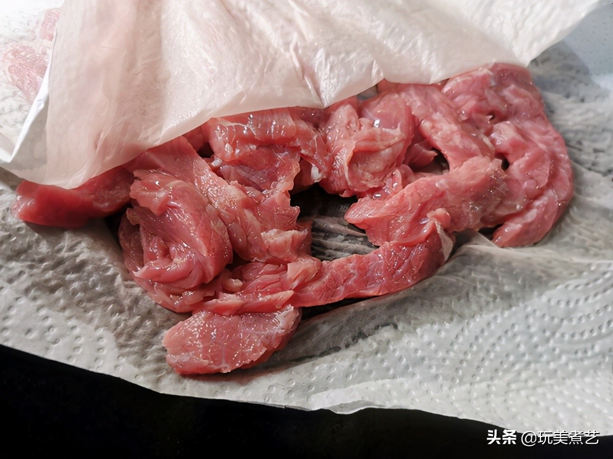 太经典的一道家常菜，每年芦笋一上市，餐桌必有它