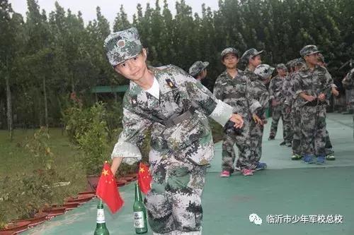 少儿军事夏令营暑假班,军事夏令营助力孩子们实现蜕变