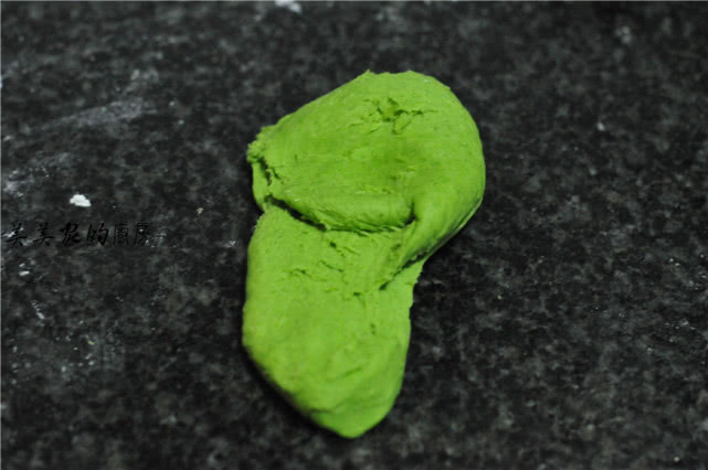 这菜农村到处都是，人称“百草之王”，4月最鲜嫩，做馒头特香！