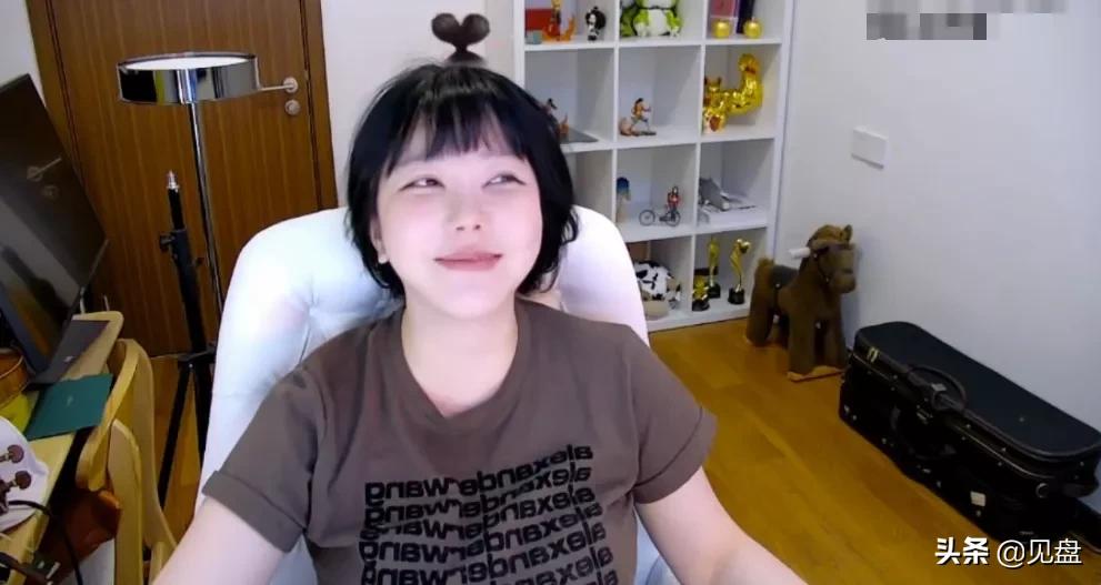 刘飞儿为甜品店研发新品，以身试“毒”上吐下泻