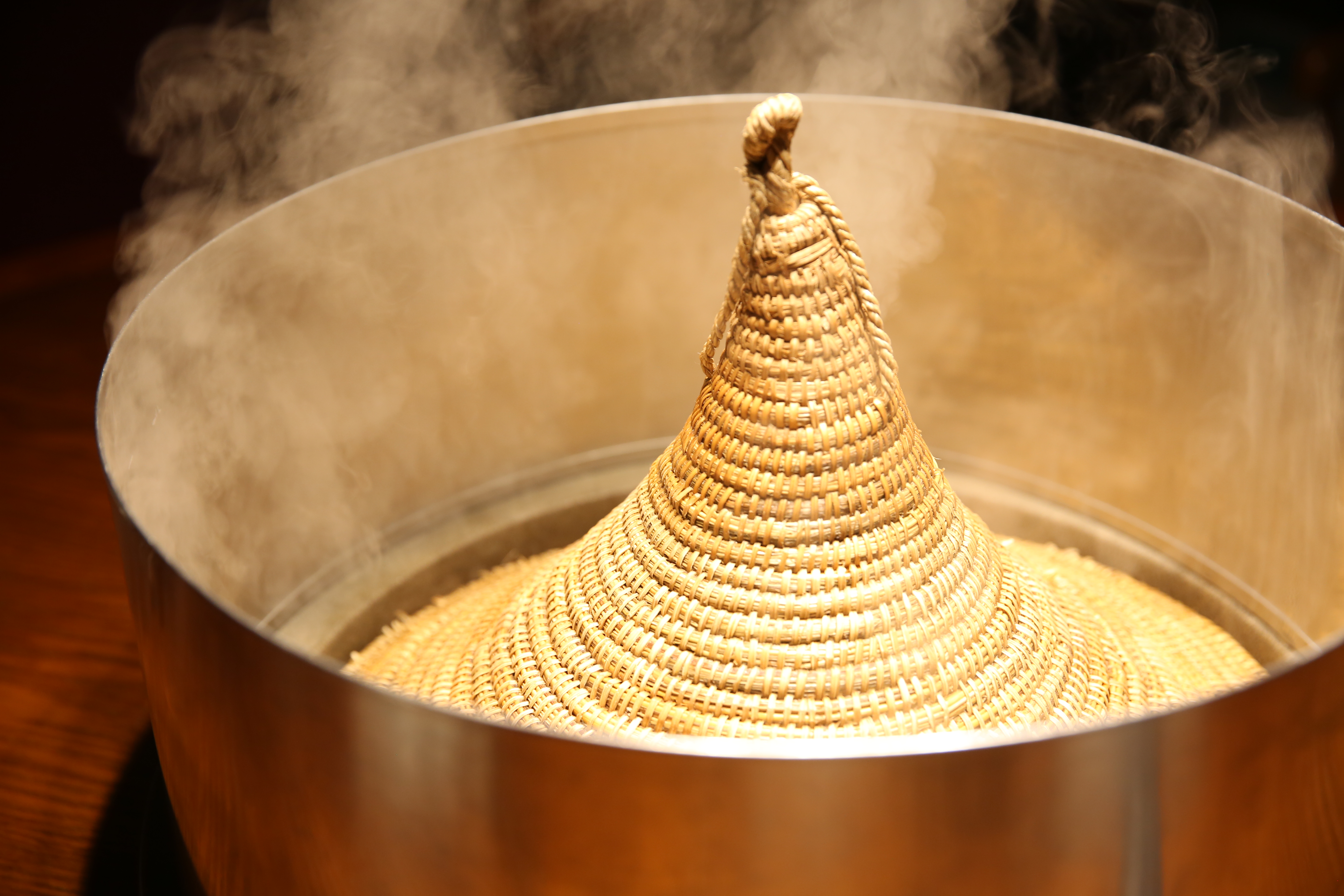 舌尖上的美食蒸汽石锅鱼,云南特点石锅鱼必点