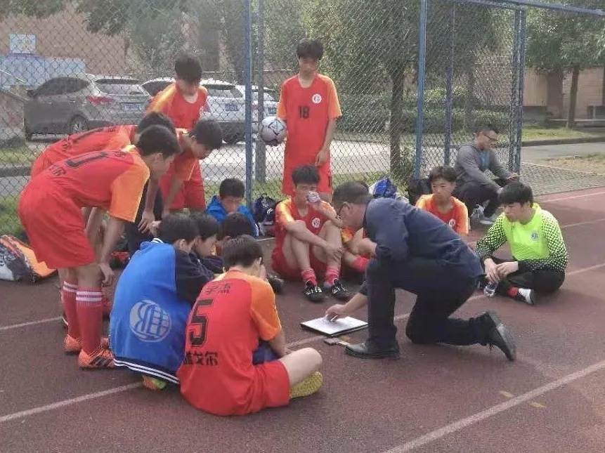 雅戈尔中学校长视频,宁波市雅戈尔中学校长毛行江