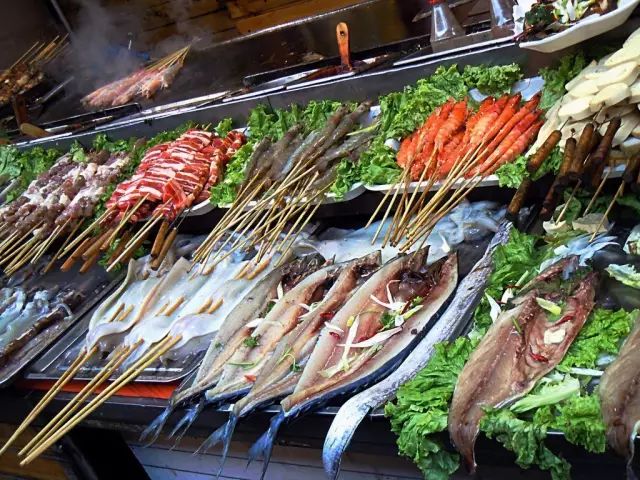 中国最著名十大小吃街及特点美食,中国夜市十大小吃街排行榜