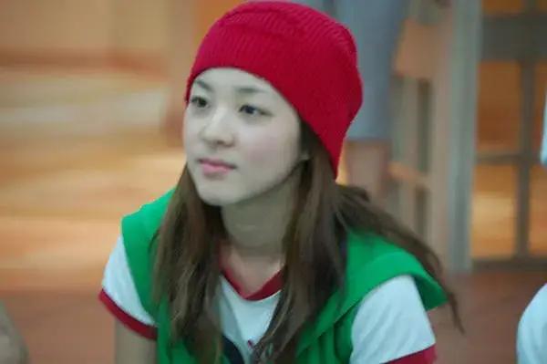 易烊千玺买权志龙同款鞋,易烊千玺助理权志龙鞋