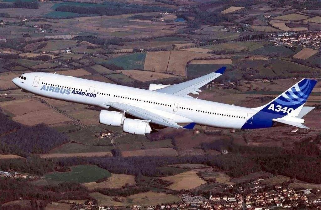 空客a340客机和波音747客机对比,法棍飞机起飞