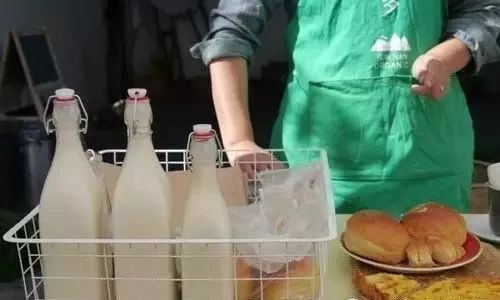 他在大理租下23个足球场大的地方，种菜、养牛、建农场日子过成诗