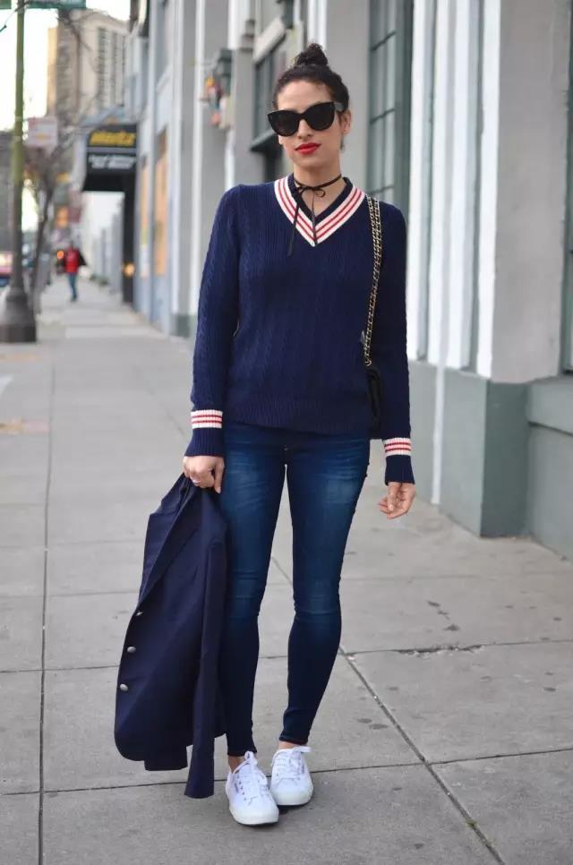 V领毛衣浪漫柔美，get这3种搭配造型，轻松穿出“天鹅颈”