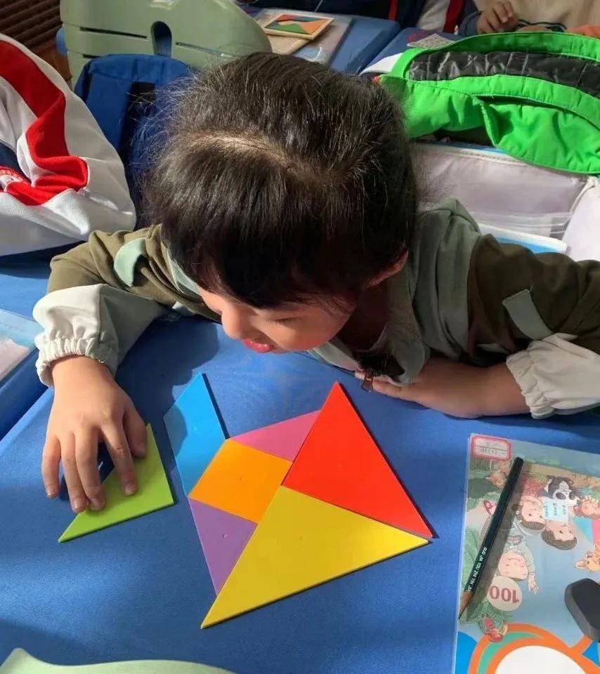 【寓教于乐】敕勒川绿地小学乌兰分校一年级开展​玩转七巧板趣味拼搭活动​