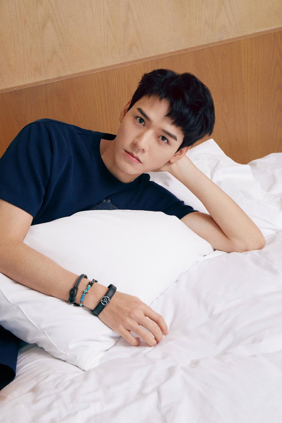 男生戴手饰也可以清爽又好看，学龚俊戴手饰又帅又酷