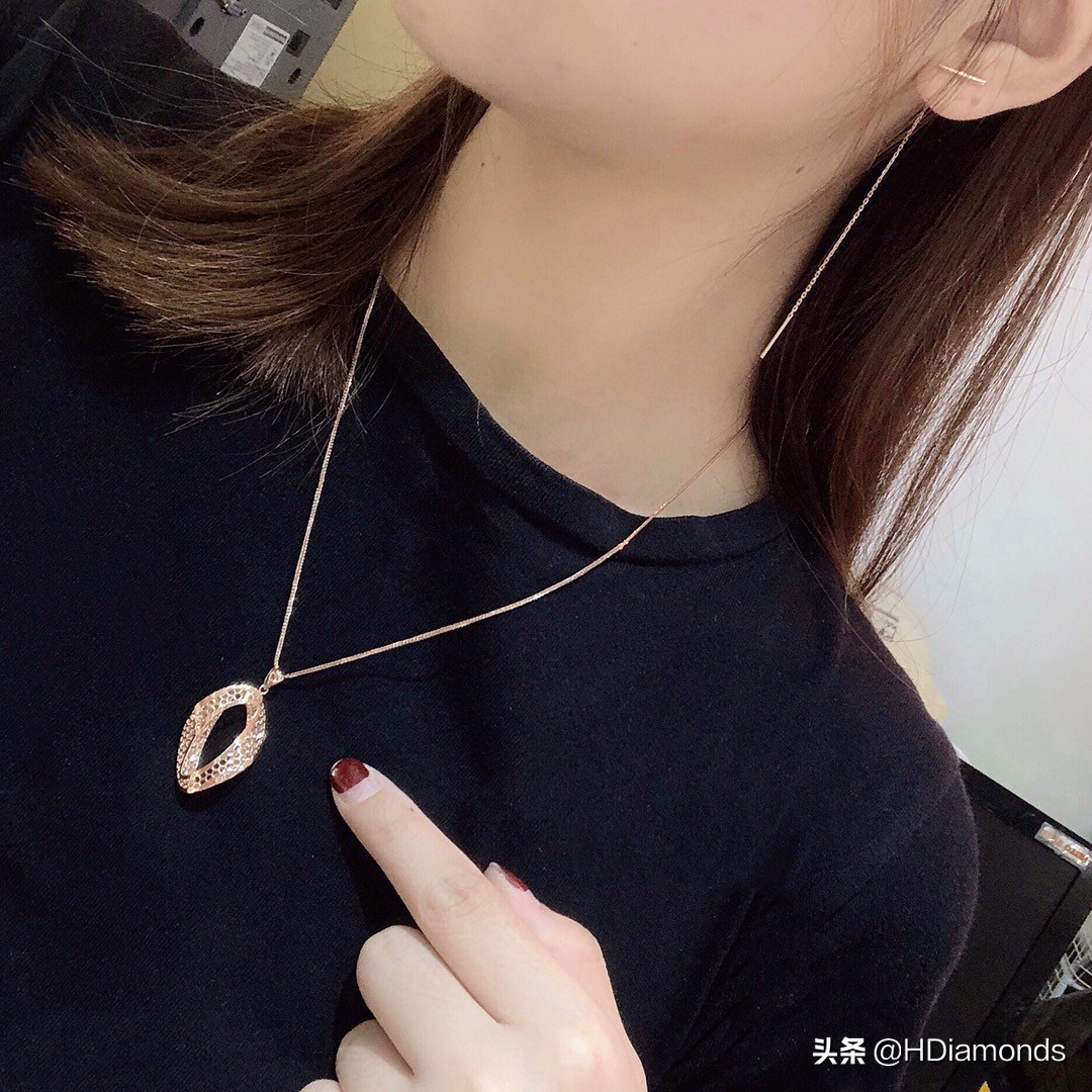 适合春夏的贵气感首饰,多彩首饰点缀细节不经意的时尚感