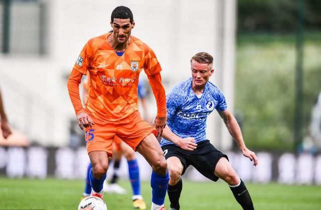 后防新核确定，中场大瘦身，锋线妖星上位，李霄鹏甩掉保守帽子