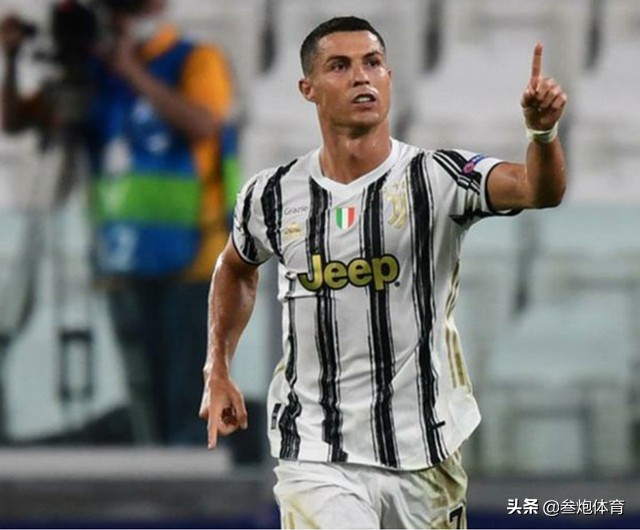 足球是不是一个人踢,c罗踢尤文