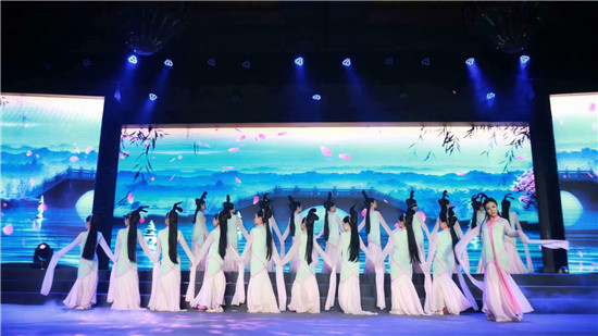 冬天干夏天油怎么选粉底,化妆技巧你真的会涂粉底吗