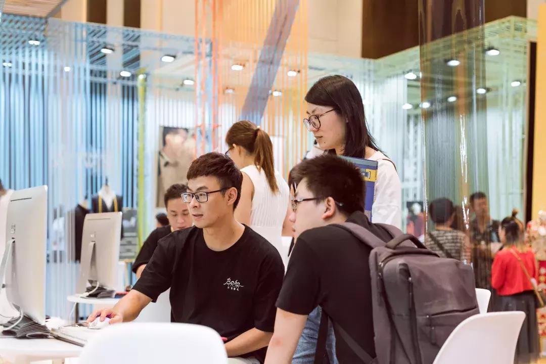 从万元婚纱照到10万婚宴，为什么全福州备婚的人都来参加喜事会