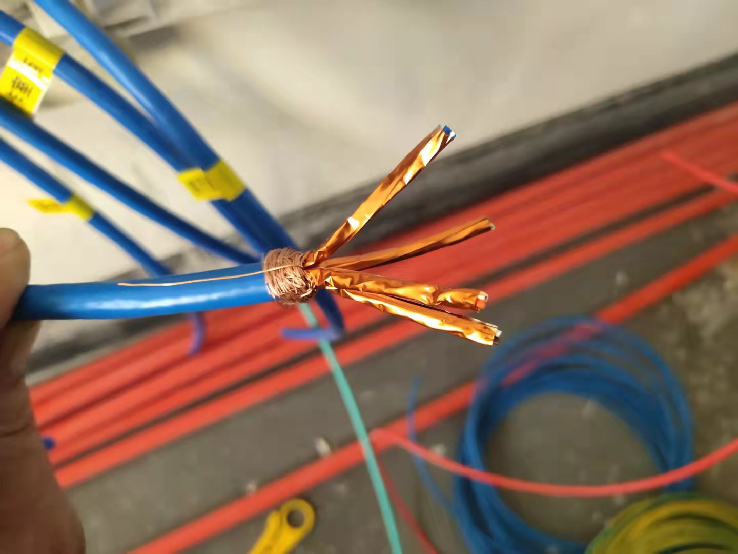 超6类网线都是带屏蔽的吗,超六类网线有没有自带屏蔽