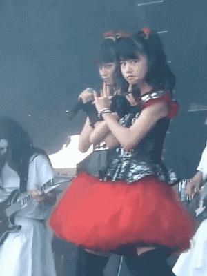 搞笑gif段子不由自主的咽了下口水,搞笑gif吃饭要优雅我真的做到了