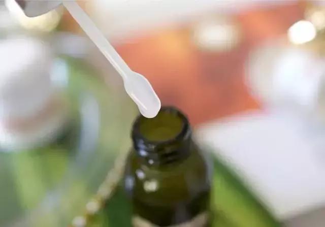 盘点五款爆红精华你该买哪个,女生必买的5款精华