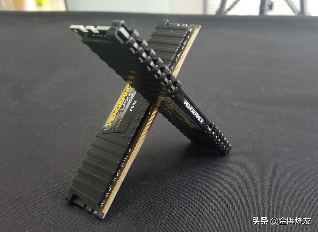 笔记本单条16g跟双条8g有什么区别,吃鸡内存条单条16g好还是双条8g好