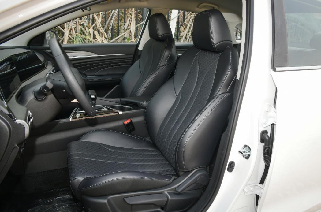 自动挡省油小汽车推荐哪款车型,皮实耐造的自动挡小轿车推荐几款