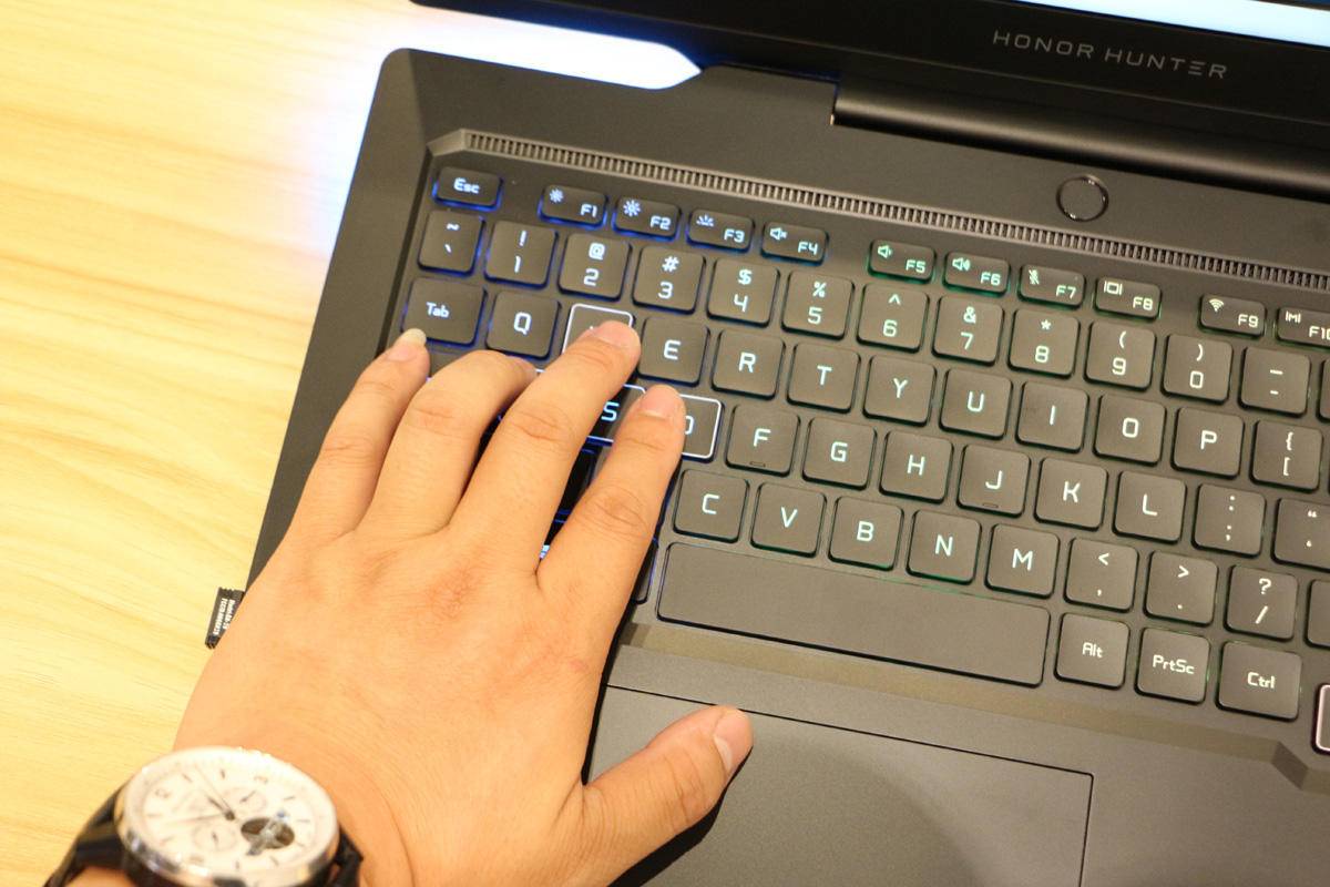 光荣猎人笔记本游戏本配置,光荣猎人游戏本评测