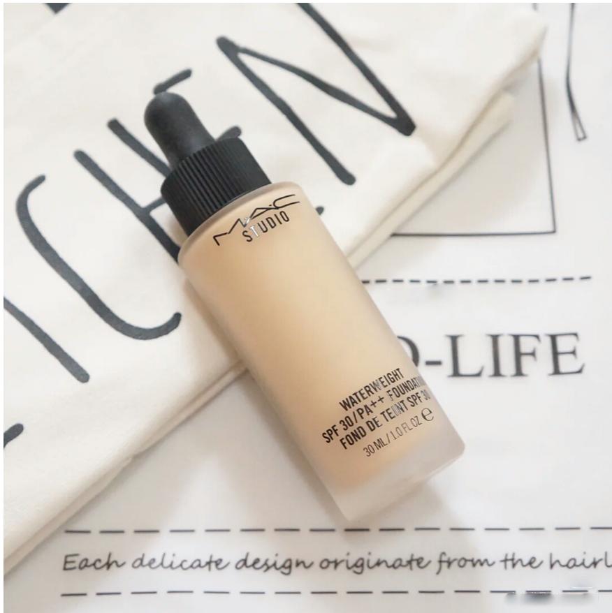 测评：阿玛尼持久，白金养肤，逆龄粉底液很轻薄零差评粉底液