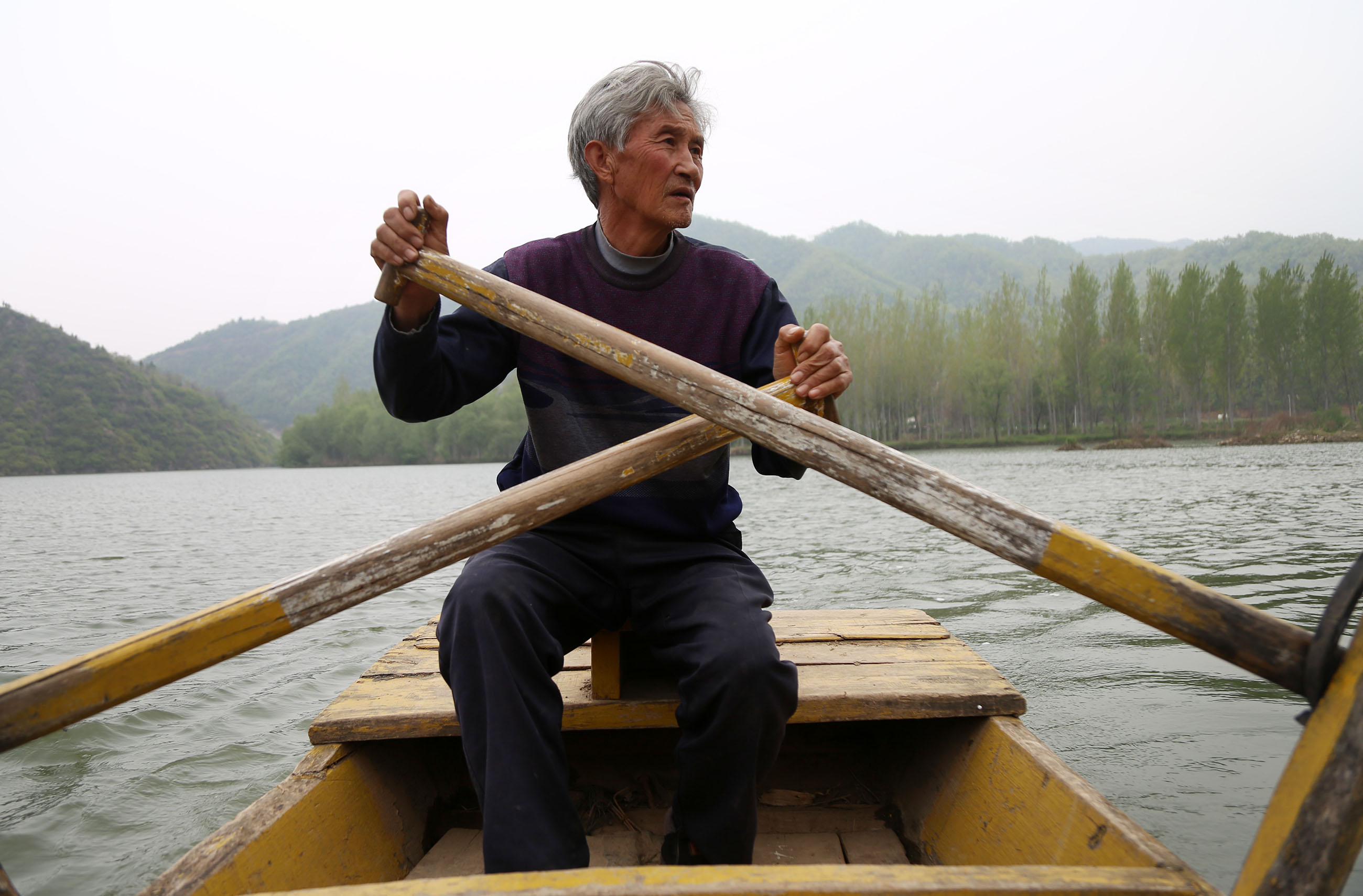 儿子去世后欠下12万外债，7旬夫妇隐居荒岛创业，8年还清欠款