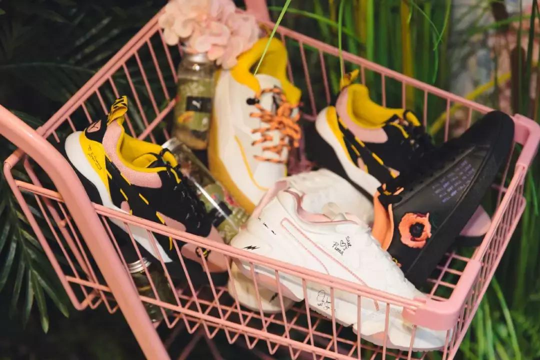 泫雅黑色运动鞋出场,16双秋天最想买的运动鞋