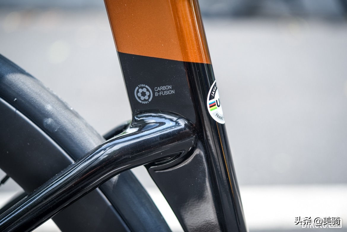 入门碳纤维公路车和顶级铝公路车,kootu碳纤维公路车测评