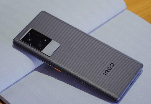 iPhone13拍照有马赛克？别再神话苹果拍照，该看看安卓了