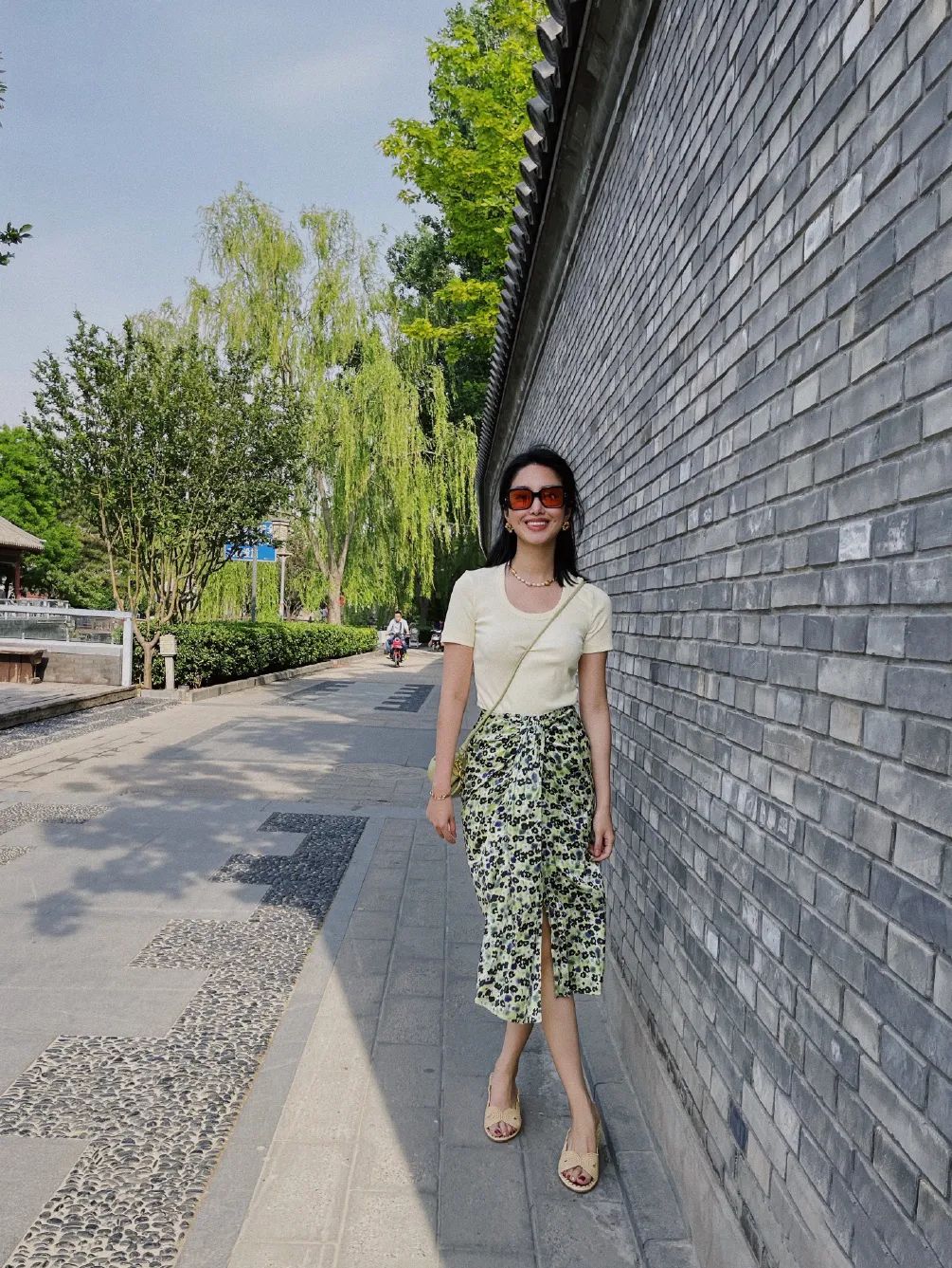 长靴配短裤奇怪穿搭,长靴配短裤怎么穿搭才好看