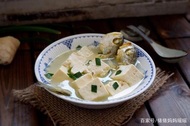 坐月子多吃哪些食物,坐月子多吃哪些粥好