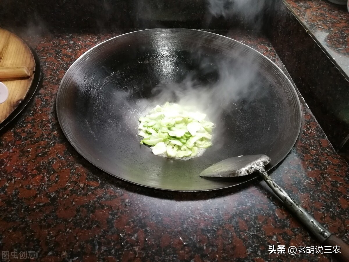 有涂层铁锅生锈怎样处理永不生锈,生锈的铁锅怎么开锅不生锈不粘锅