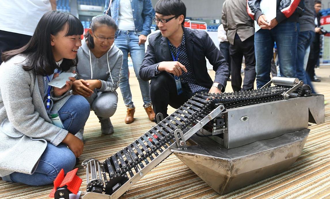 硕士三年制怎么安排,两年制硕士读三年还是不是应届