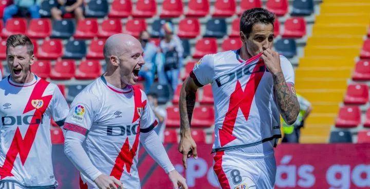 红蓝勇士，不惧电闪雷鸣