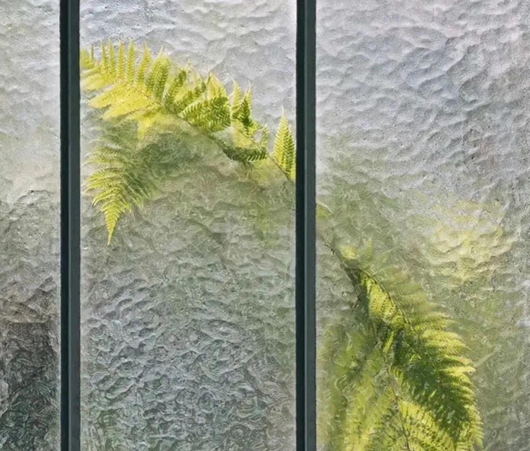 卫生间玻璃隔断效果图长虹玻璃,办公桌隔断长虹玻璃效果图