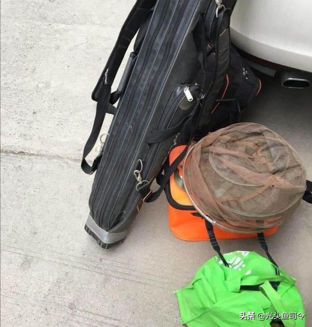 钓箱钓椅小钓台哪个更实用,野钓推荐钓箱钓椅