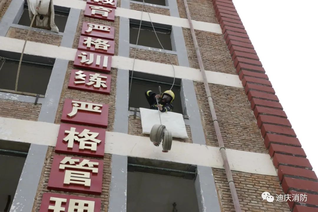 支队开展空气呼吸器耗气训练,正压式空气呼吸器自身耗气