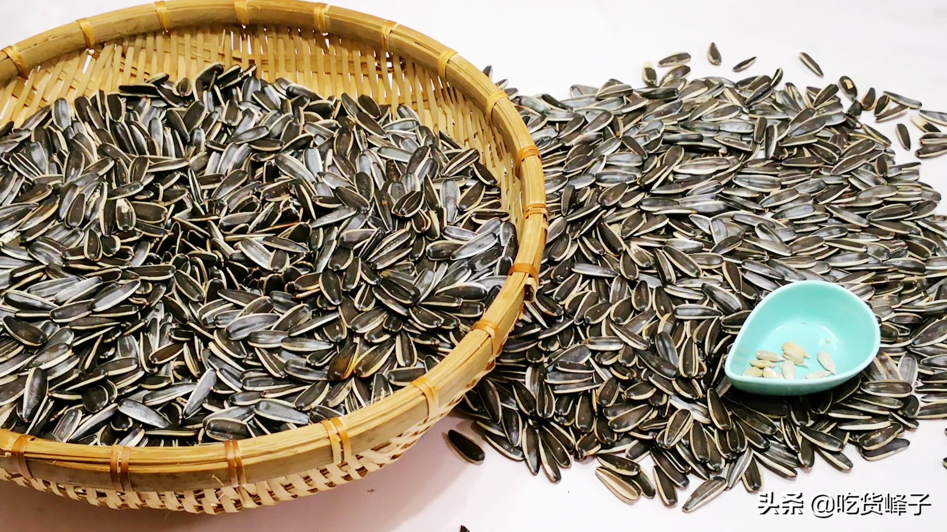 买瓜子哪个口味质量好,瓜子选原味的贵还是五香的贵