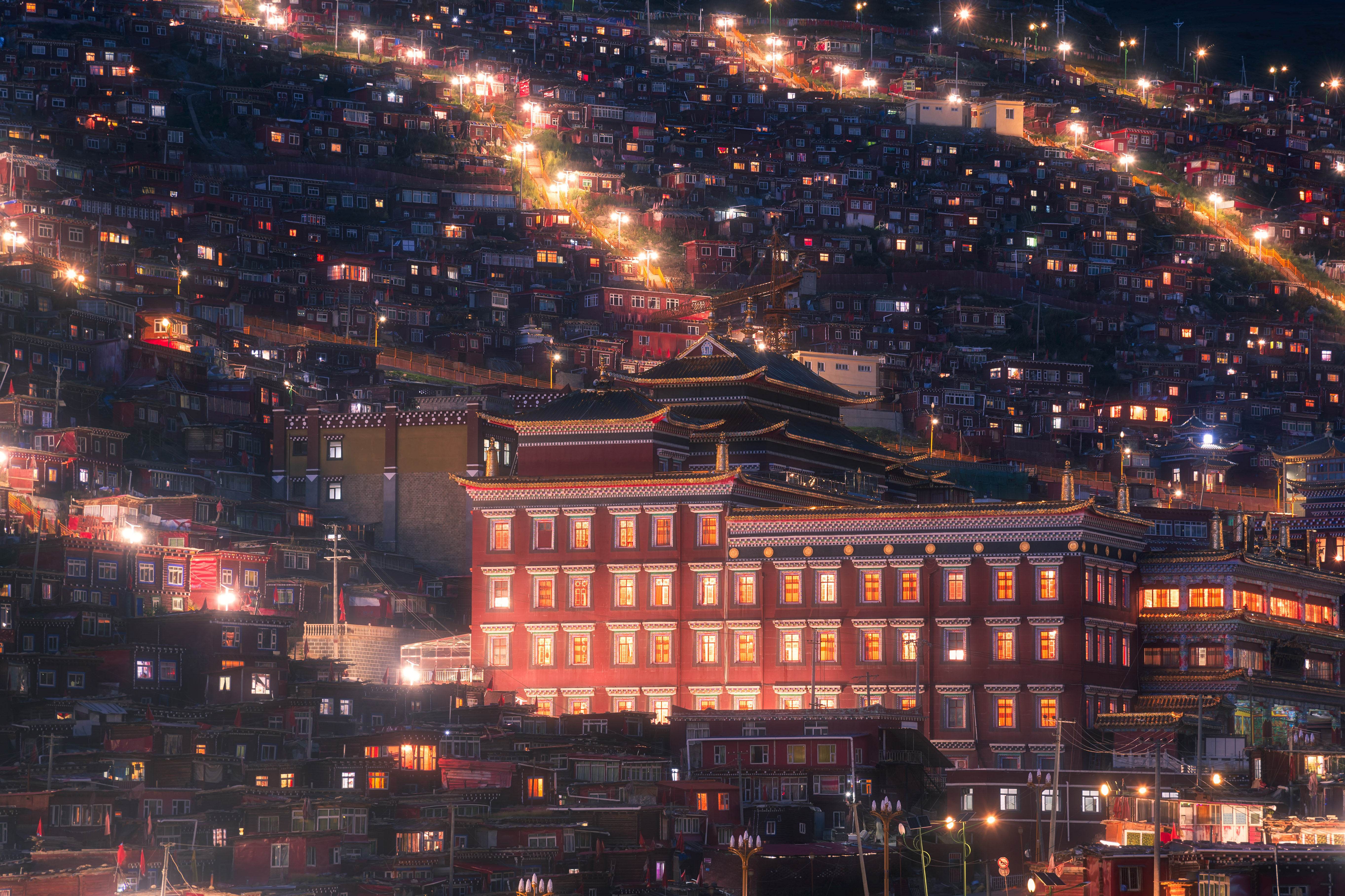 现在手机摄影能媲美单反吗,目前手机摄影强的手机性价比高