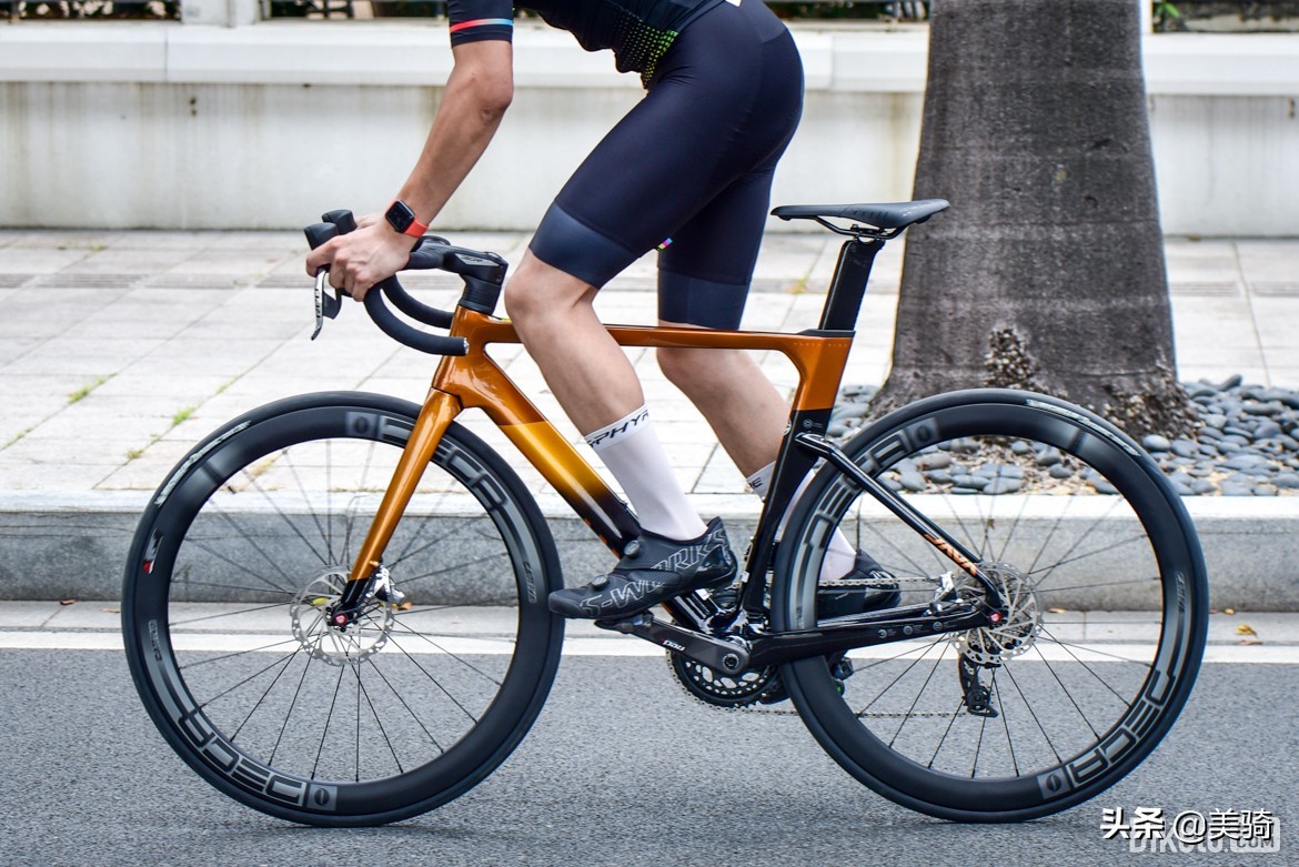 入门碳纤维公路车和顶级铝公路车,kootu碳纤维公路车测评