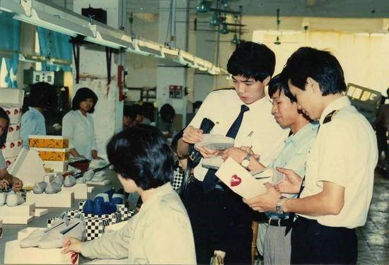 申通创始人去世，高管们自立门户，妻子陈小英出招改变中国快递业